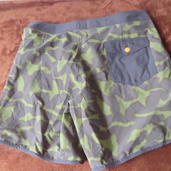 patagonia scallop hem stretch wavefarer boardshorts aerial camo  38/18 (39x7.5) - Picture 4 of 10